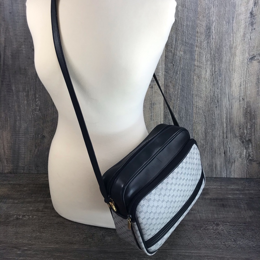 Gucci vintage great condition crossbody messenger